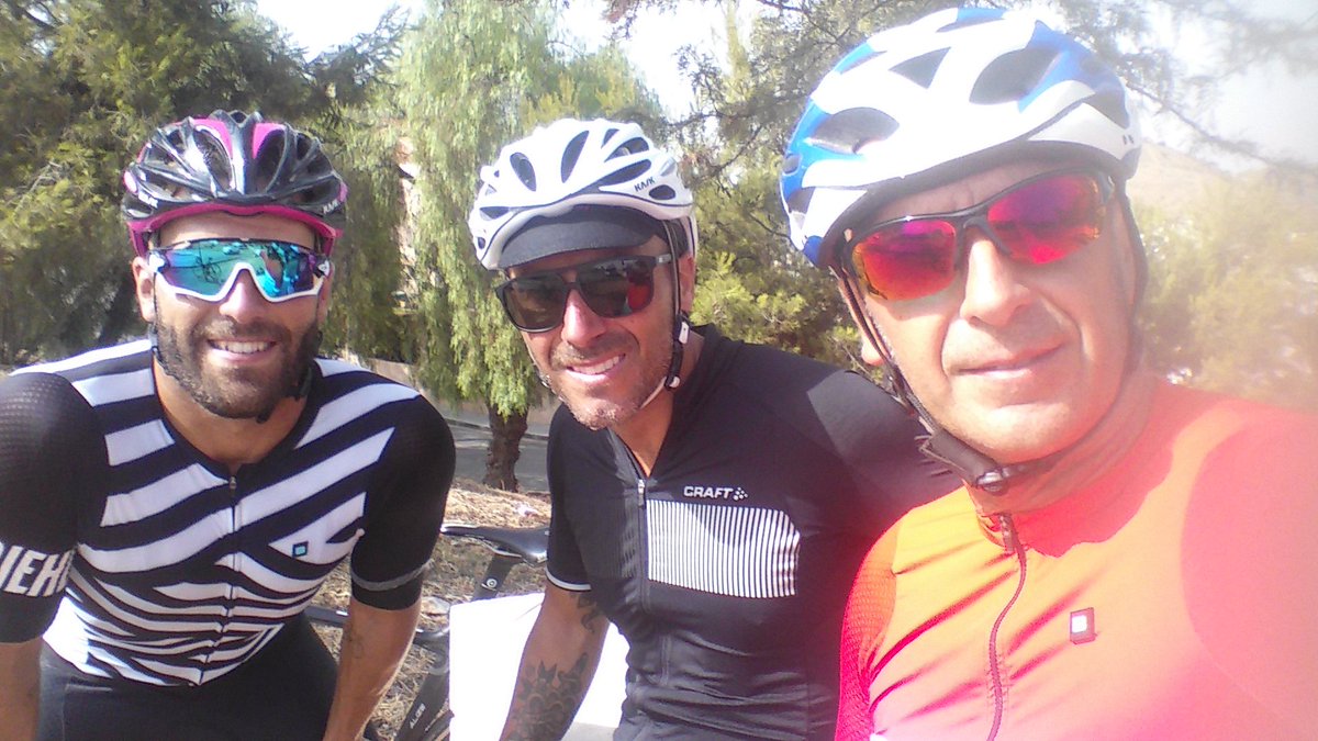 Jdanielgar65's tweet photo. #Entrenador @Danigarciatri #entrenado #DaniMoreno y mientras #entrenando con ellos. #Almogiaexpres #DNLSport https://t.co/Ucpwqaxgmr