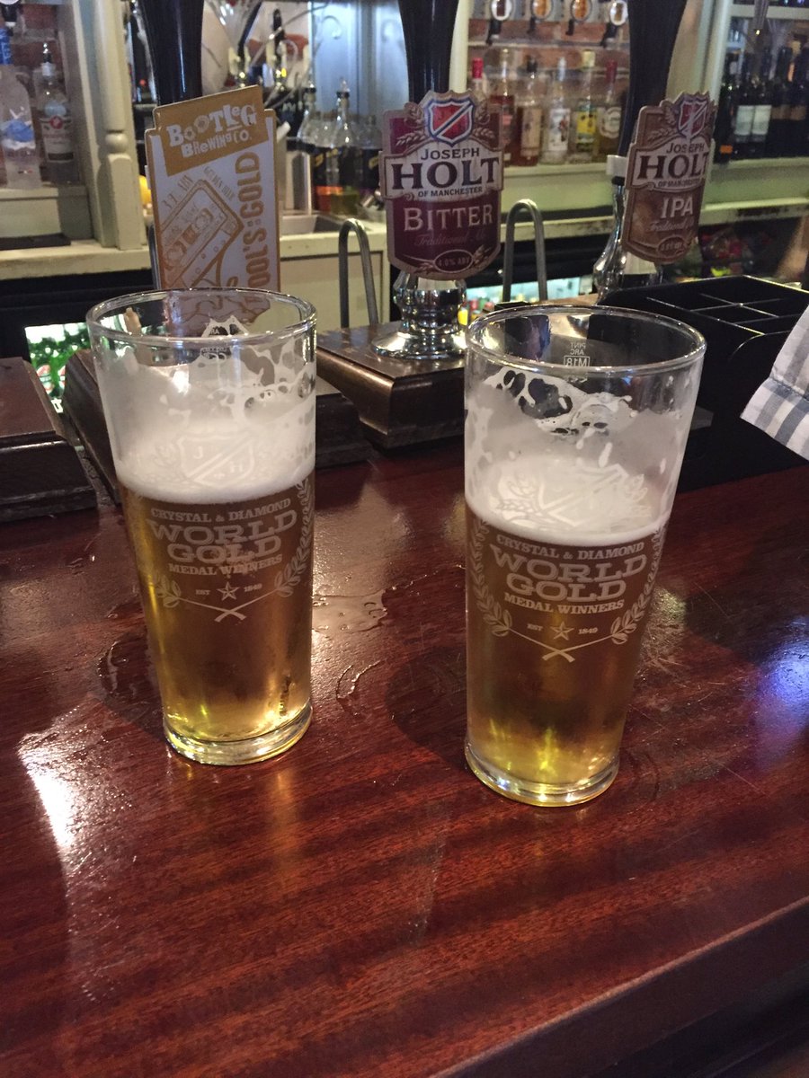 pcrossy10's tweet photo. First pint of @JosephHolt1849 #crystalgold @theapeandapple for a while. Exquisite as always. Nice Sat afternoon with Mad Terry https://t.co/MpqJsGXraa