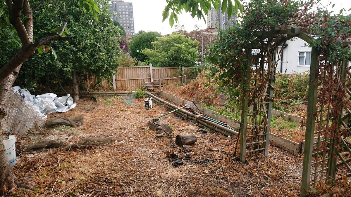 GandJLandscapes's tweet image. Big thank you to @Selectgrass for supplying the Artificial Grass for this transformation.. 👍 Amazing service from Sophie and the delivery guys @Selectgrass for helping carry it around the back 😊 👏