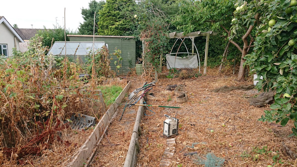 GandJLandscapes's tweet image. Big thank you to @Selectgrass for supplying the Artificial Grass for this transformation.. 👍 Amazing service from Sophie and the delivery guys @Selectgrass for helping carry it around the back 😊 👏