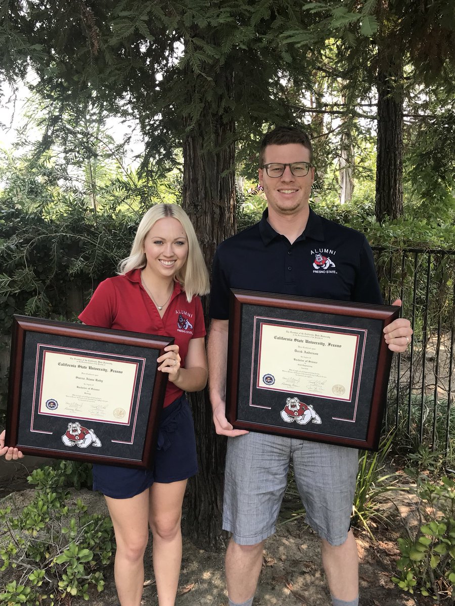 Sierrainthelab's tweet photo. Proud @Fresno_State Alumni over here @FresnoStateAlum #matchingframes ππΎ https://t.co/8iJylGeAbe