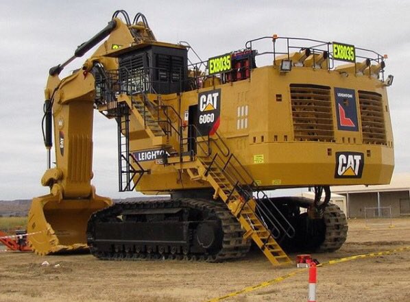 conexpolatam's tweet image. Pala hidráulica en descanso, algo raro de ver en un yacimiento minero #megamáquinas