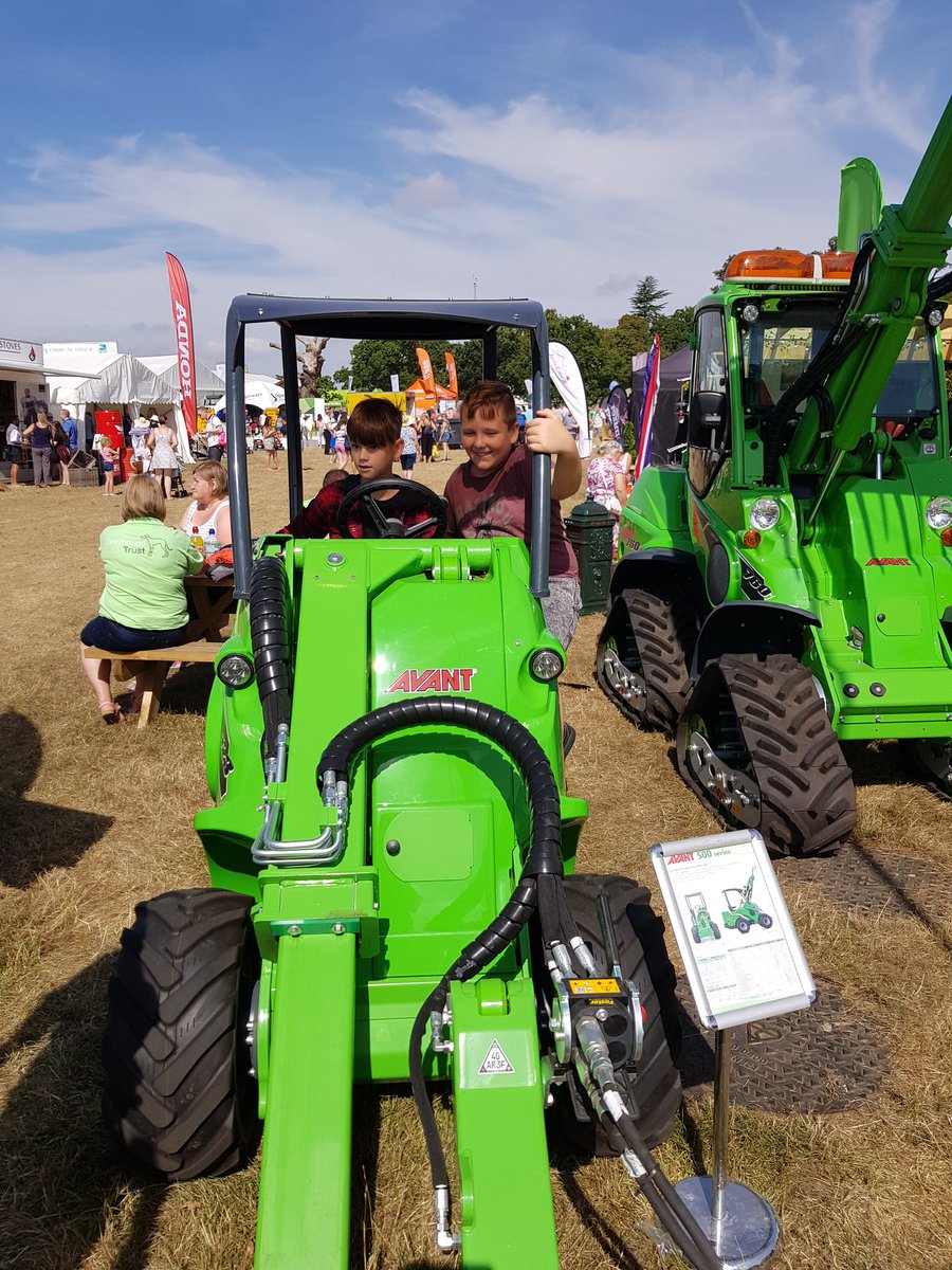 henpen1977's tweet photo. Great time had at @Countryfilelive #whatagreatdayout #familytime #hotβοΈ #loadstosee #MattBaker #thegreatbritishcountryside @BlenheimPalace https://t.co/6cctJg3ZuX