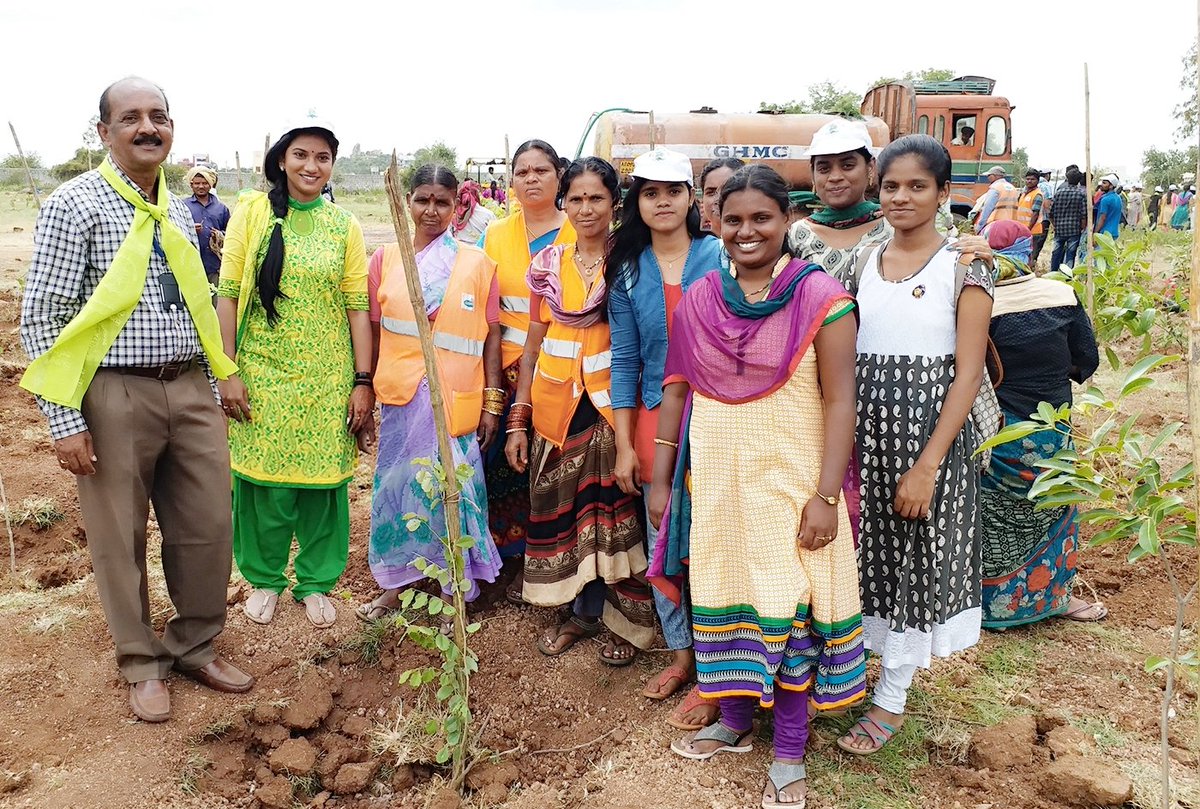 swaasafoundatio's tweet photo. #4thAugust2018 #SHIP2018 #Harithaharam #ThousandPlantations🌱 🌲 #CRIDA #GHMC #OurResponsibility
Feeling Responsible to be a Part of #SwachhHyderabadIntershipProgram 2018.Thankew GHMC Team & CRIDA .
#SwaasaFoundation
#KalyaniGorre 👸 https://t.co/0o4gDttnLA