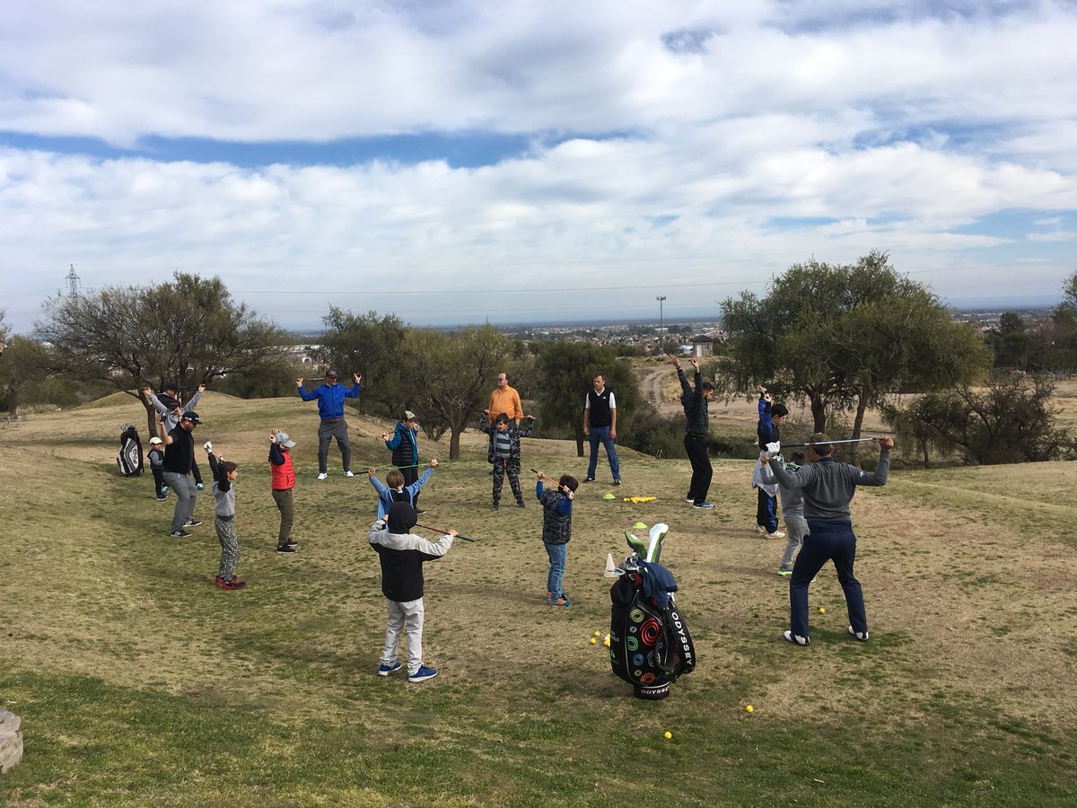 QuebrachosGolf's tweet photo. Muy buena la clínica que brindo @echeniquerafa en Los Quebrachos Golf para la escuela de menores y adultos. Muchas gracias Rafa!!! #Golf #LosQuebrachosCountryGolf #SanLuis https://t.co/S33o3P6yj6