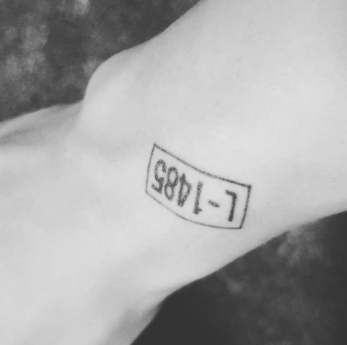 EXOdailyTH's tweet photo. [YEOLstagram]180804 real__pcy: HAPPY BIRTHDAY EXO-L 💋 https://t.co/iYmwYdEUej