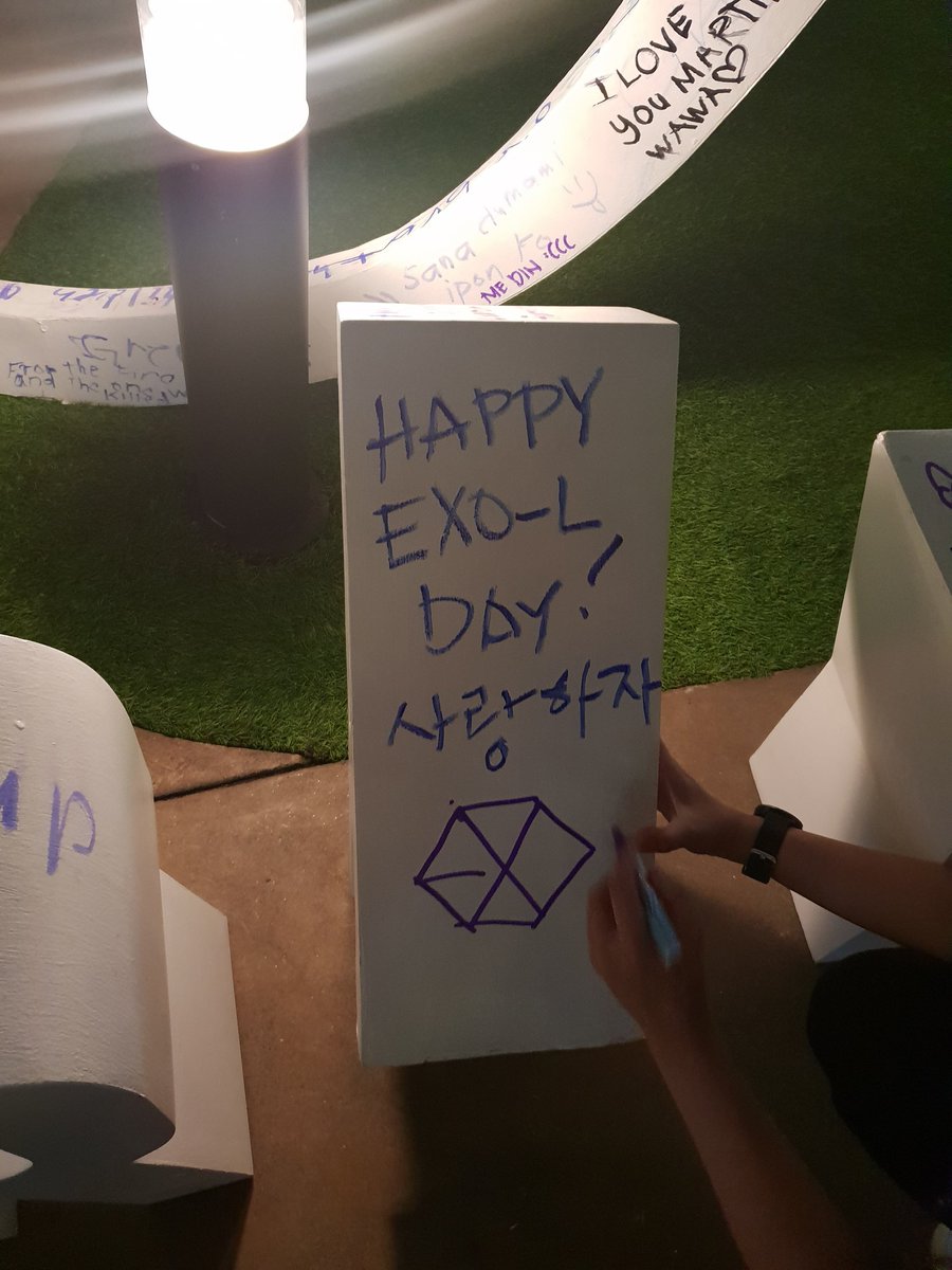 baleviph's tweet photo. EXO-L'S, HAPPY ANNIVERSARY 💜💚💜💚 #HappyExoL #ExoLDay #EXO #EXOPLANET #Exo https://t.co/L8jdQbFUz9