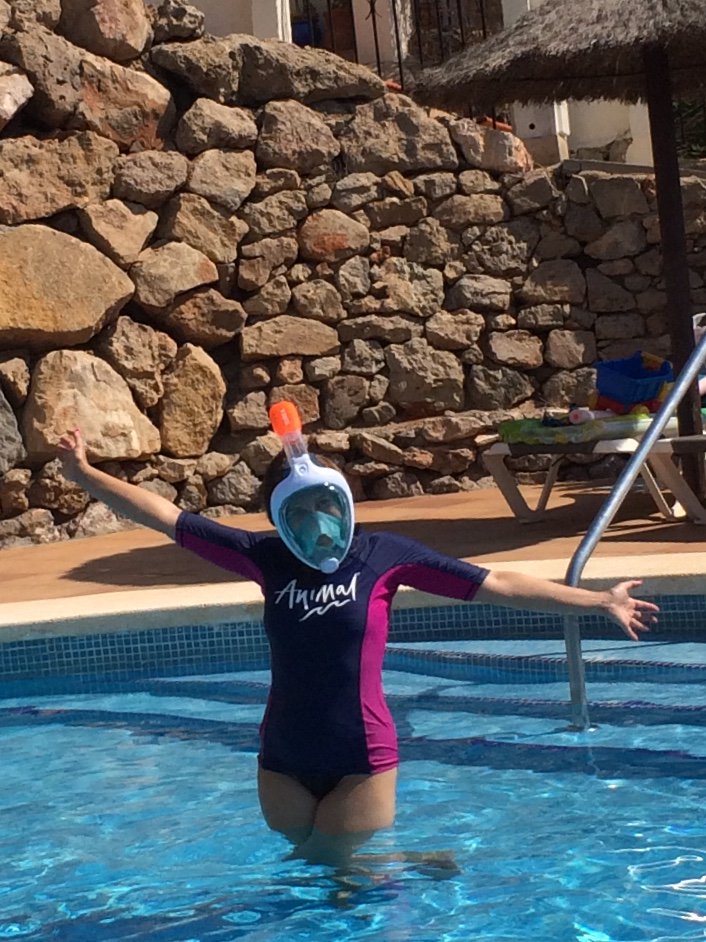 thestomacoach's tweet photo. Our holiday in Spain is almost over :( going home the day after tomorrow. Still, I have managed to keep hydrated in heat around 40 degrees, energy levels have been good, I have swum every day in the pool for ages and snorkelled today and saw hundreds of fish! So not complaining! https://t.co/g8yellB7LH