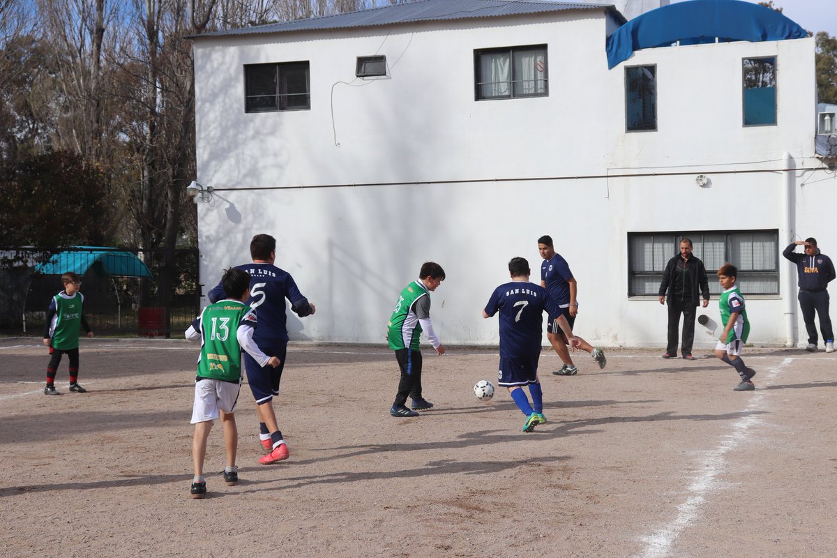 ProgDeportesSL's tweet photo. #AbrazoFutbolero en el Instituto Causay. El equipo de Fútbol adaptado (Los Guerreros) participó de una gran jornada de amistad deportiva https://t.co/lAm66AghhQ