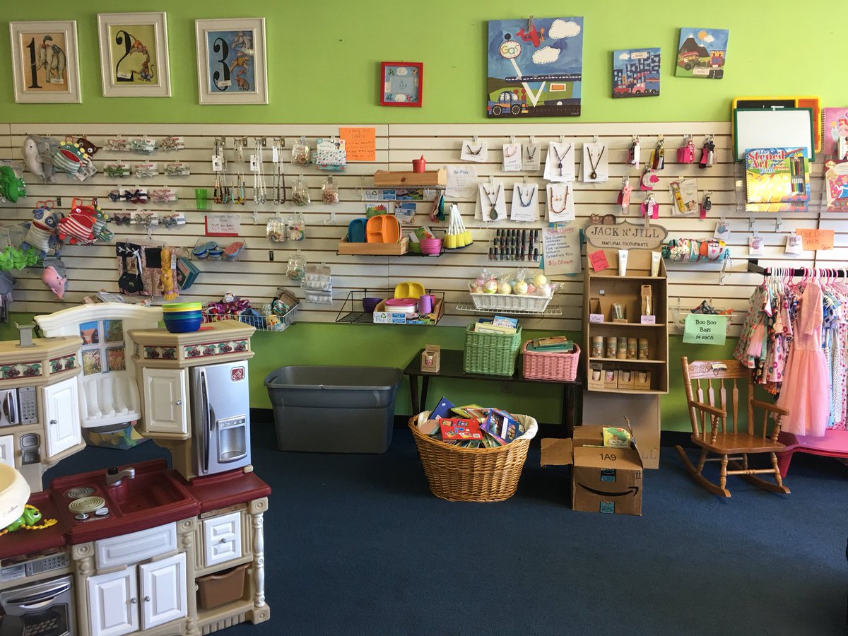 Milestones_Erie's tweet photo. Consignment stores carry brand new merchandise?!?!
(....yes....yes we do)
Check out these kids activity blankets, our Huge selection of Mellissa and Doug, our replay sippy cups, and our mountain of other brand new products!!!
#myerie #erielive #shoperie #supporterie #erietrends https://t.co/3AQyXFzyhK