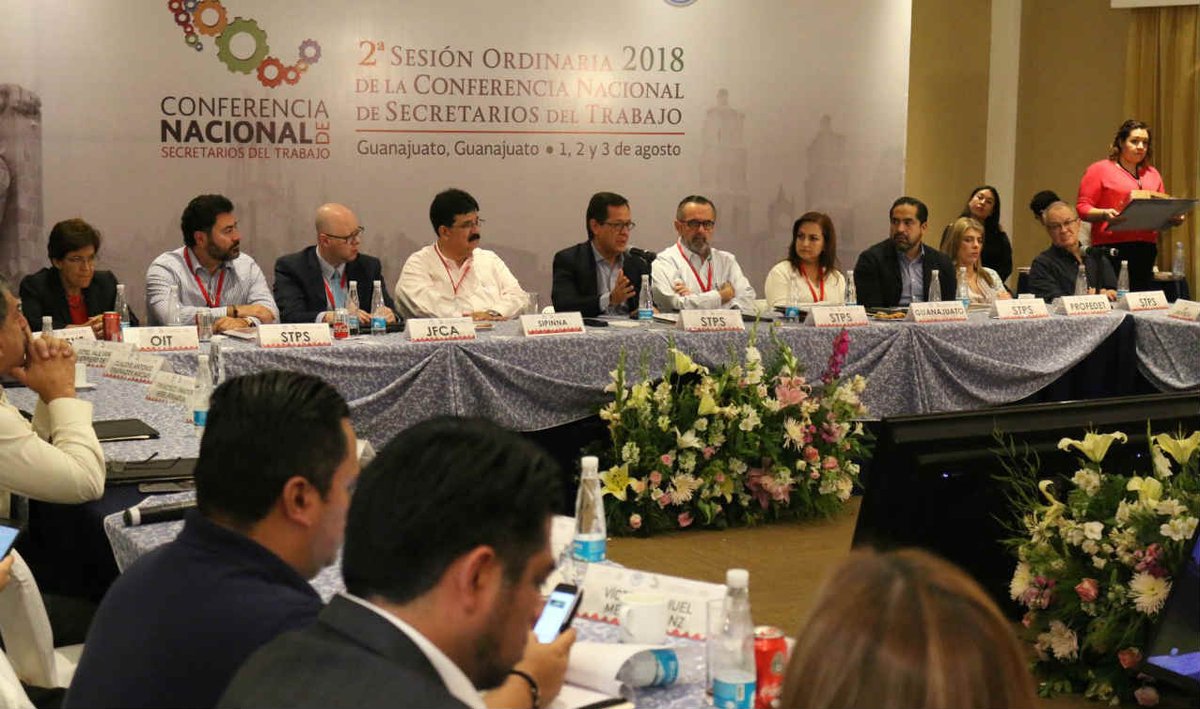 claroscuronoti's tweet photo. Resaltan paz laboral en Guanajuato #Guanajuato @gobiernogto @STPS_mx @1campa. #CONASETRA2018
 @GRdzJunquera https://t.co/jYjIdZeLXI https://t.co/vj0hK9trrp