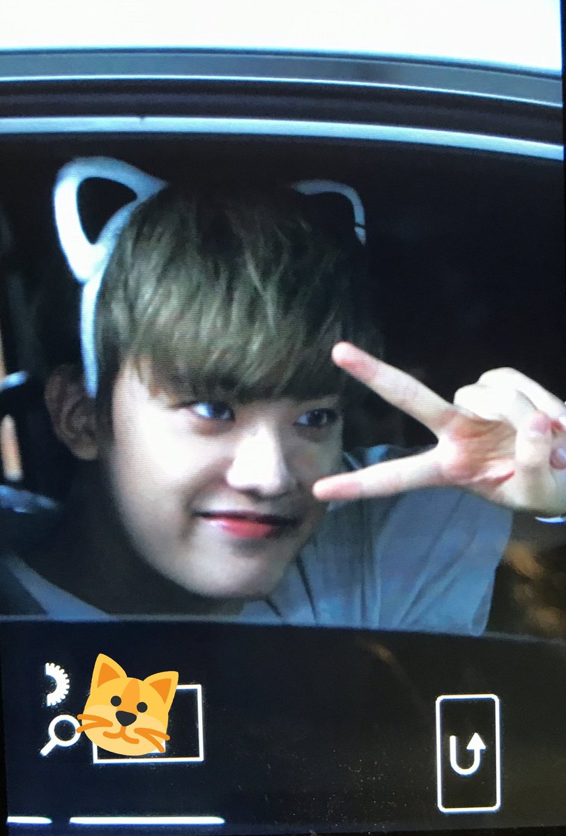 TriggerSH2's tweet photo. 180804 팬사인회 퇴근길
방금 제보받은 사진 (˚ ˃̣̣̥ω˂̣̣̥ ) 퇴근길에두 머리띠 고대로 쓰고간 귀여운 멍냥이 어디의 누구죠... 정답은 인투잇의 성현...
#인투잇 #성현 https://t.co/lH0KX7uwsk