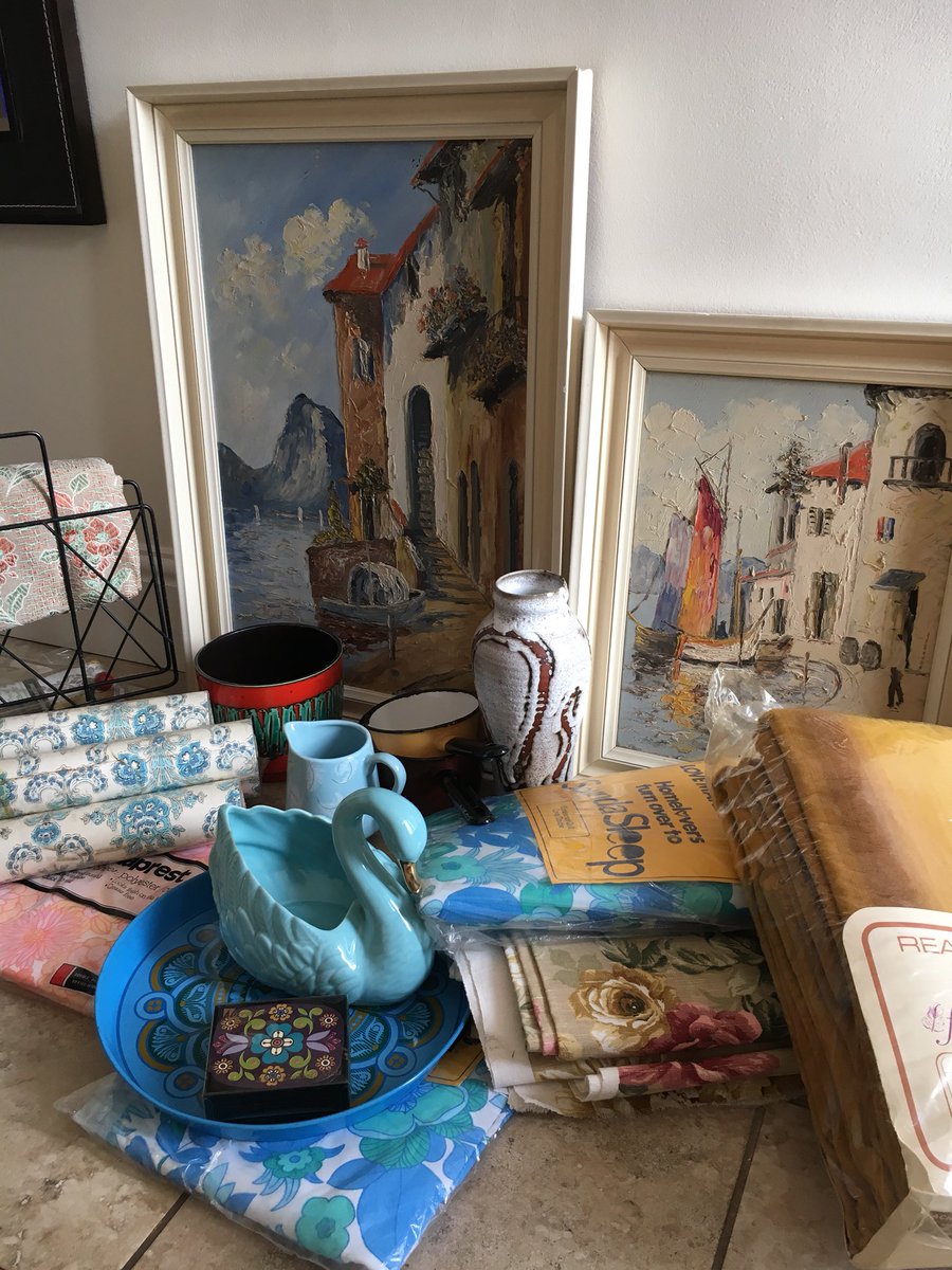 FlorrieandBert's tweet photo. Fab finds have made their way to @jonesofshropshi today! Blue swan is already on the way to its new home π #retrohome #worcesterware #shropshire https://t.co/LHyVJ02nm7
