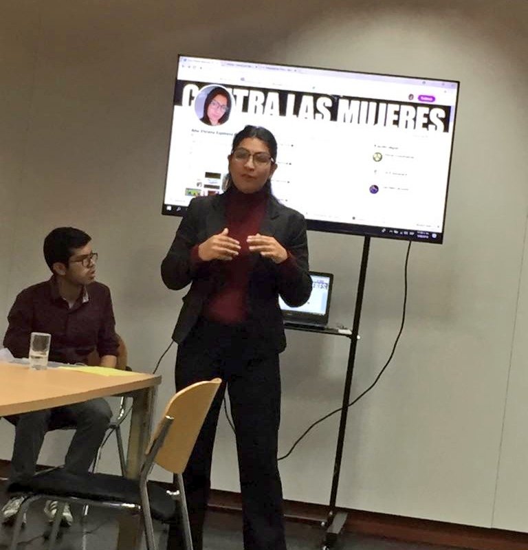 ConsejeriaDePaz's tweet photo. 📸| HOY con nuestro Observatorio Distrital de Víctimas atentos y felices de acompañar el Pitch de @LabPazDIA, conociendo proyectos de víctimas y excombatientes relacionados con innovación social, emprendimiento y construcción de paz. 🌿🕊 #LabPazDIA https://t.co/Bg87Ay9gJa