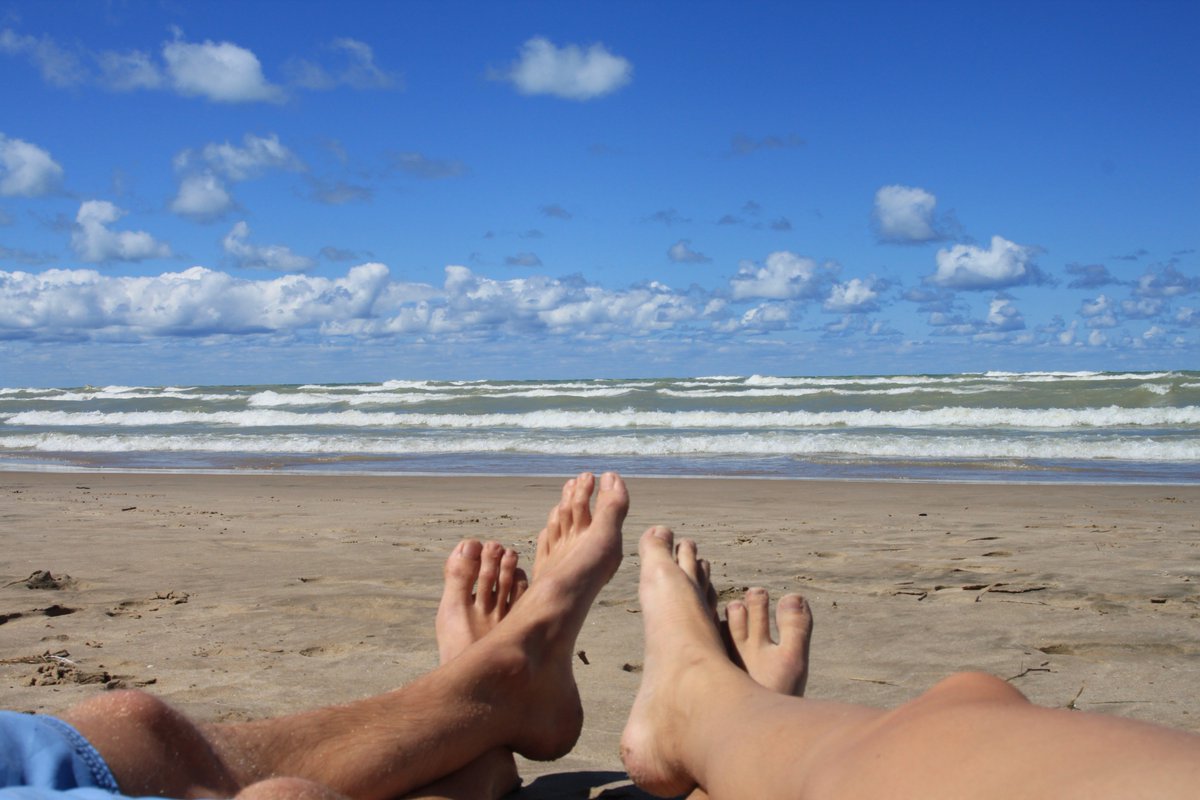 Happy Long Weekend everybody - hope you're spending it on a beach!😎