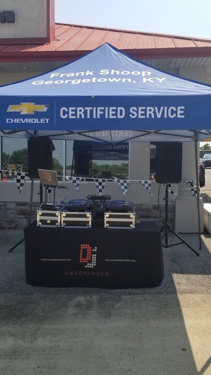 iamDJFORERUNNER's tweet photo. Gig number 1 of the day.
Come out to Frank Shoop in Geargetown for the Car Show. I'll be on the 1s and 2s til 4. Theres some slick cars out here too.
.
.
.
#djlife #DJForerunner #theSixFootSpinner #notyouraveragedj #CarShow #TheELITEgiance https://t.co/GJzuCagSDw