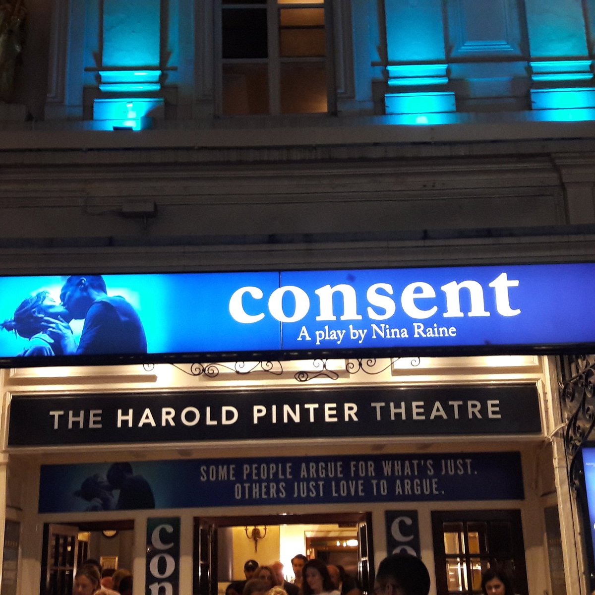 EdJBAnderson's tweet image. #Consent @HPinterTheatre is a superb play with amazing writing by Nina Raine and top notch acting from all involved... #PROPERACTING #QUESTIONYOURMORALS #SEEITWHILEYOUSTILLCAN