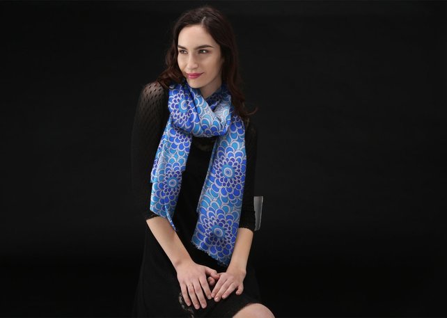 Becca970's tweet photo. Beautiful #original #scarves by Rebecca Davies on #sale now! Use code Summer20 for 20% #discount #softscarves #sustainablefabrics #summeraccessories #accessories #originaldesigns #beautifulscarves #designerscarves #artonfabric #beechwoodpulpfabric
https://t.co/gW3RtDFCz7 https://t.co/75pbNWi75i
