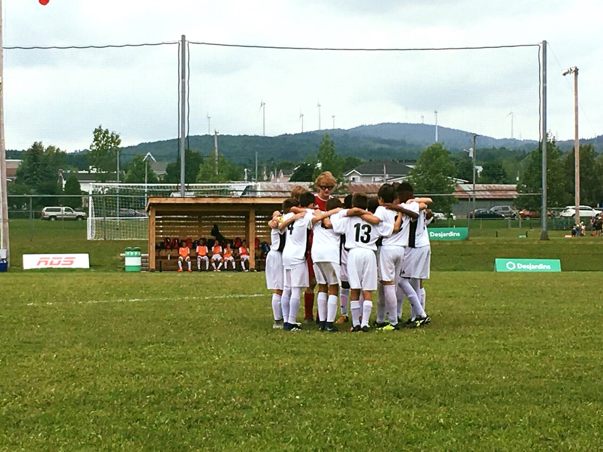 JDQsudouest's tweet photo. L'équipe masculine de soccer s'incline en tirs de barrage 6-5 contre Centre-du-Québec. Vous avez tout donné!! Ils terminent donc en 12e position.#gosuo #gojdq https://t.co/M4bHdyJQi1
