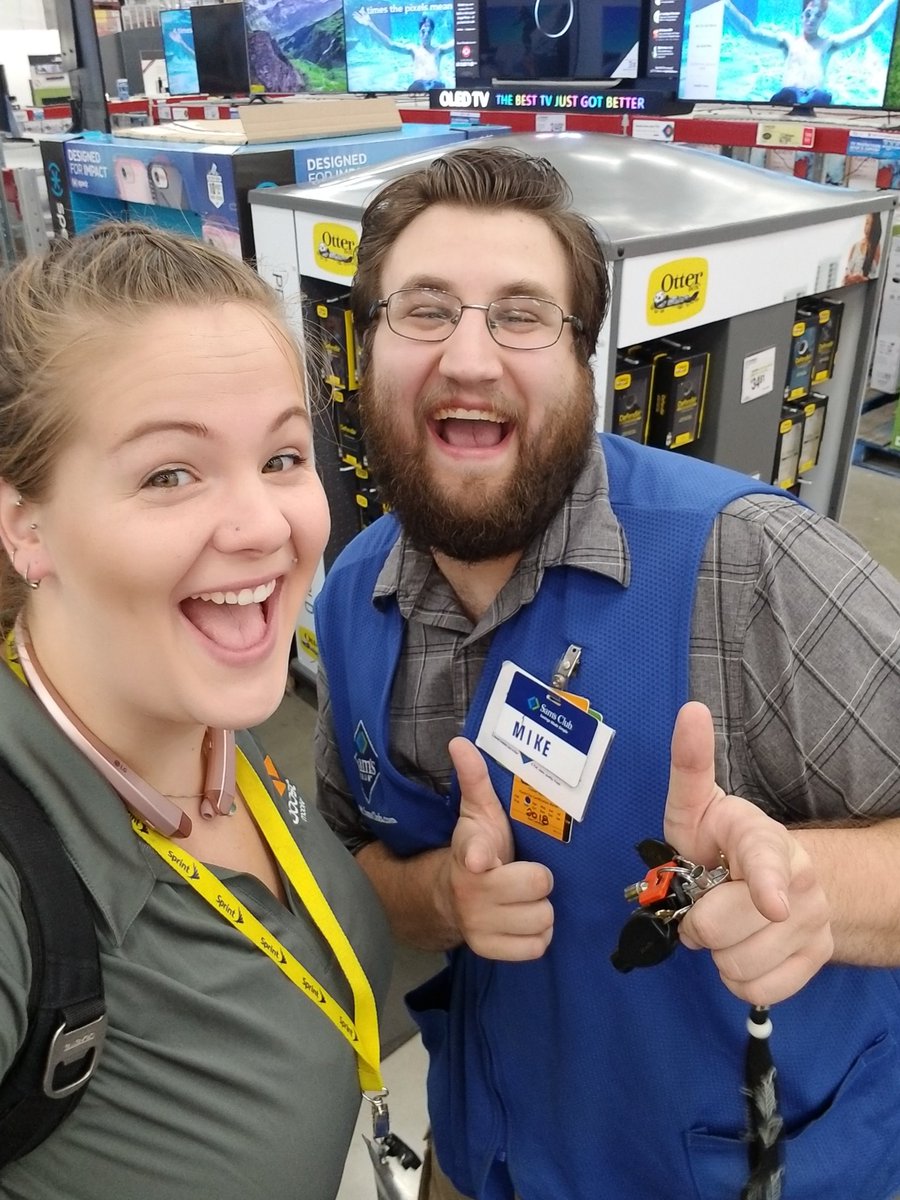 Sam's club day!! With amazing promotions!  <a href="/TimMiller44/">Tim Miller</a> <a href="/AzraSmailagic/">Azra Smailagic</a> @benluvssprint
