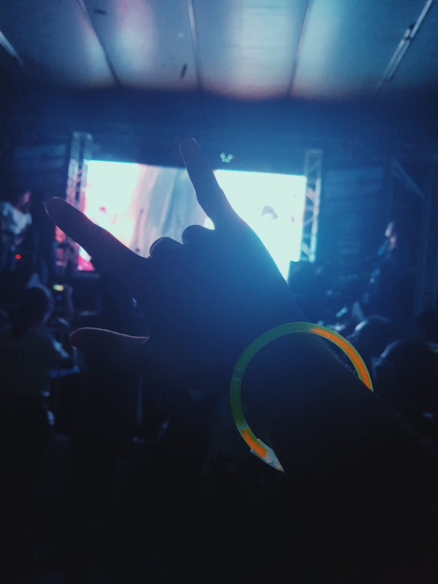 Genetafrances's tweet photo. Solid na mga tao featuring, solid na mga banda, featuring solid na unibersidad. Maraming salamat sa hindi malilimutang gabi @HelloNUSG 🙌💙💛  #NUAugment2018  #NUweek2018 #NU118th https://t.co/TV5P7yyOGQ