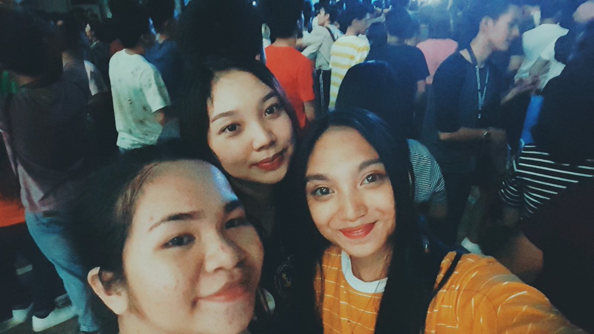 Genetafrances's tweet photo. Solid na mga tao featuring, solid na mga banda, featuring solid na unibersidad. Maraming salamat sa hindi malilimutang gabi @HelloNUSG 🙌💙💛  #NUAugment2018  #NUweek2018 #NU118th https://t.co/TV5P7yyOGQ