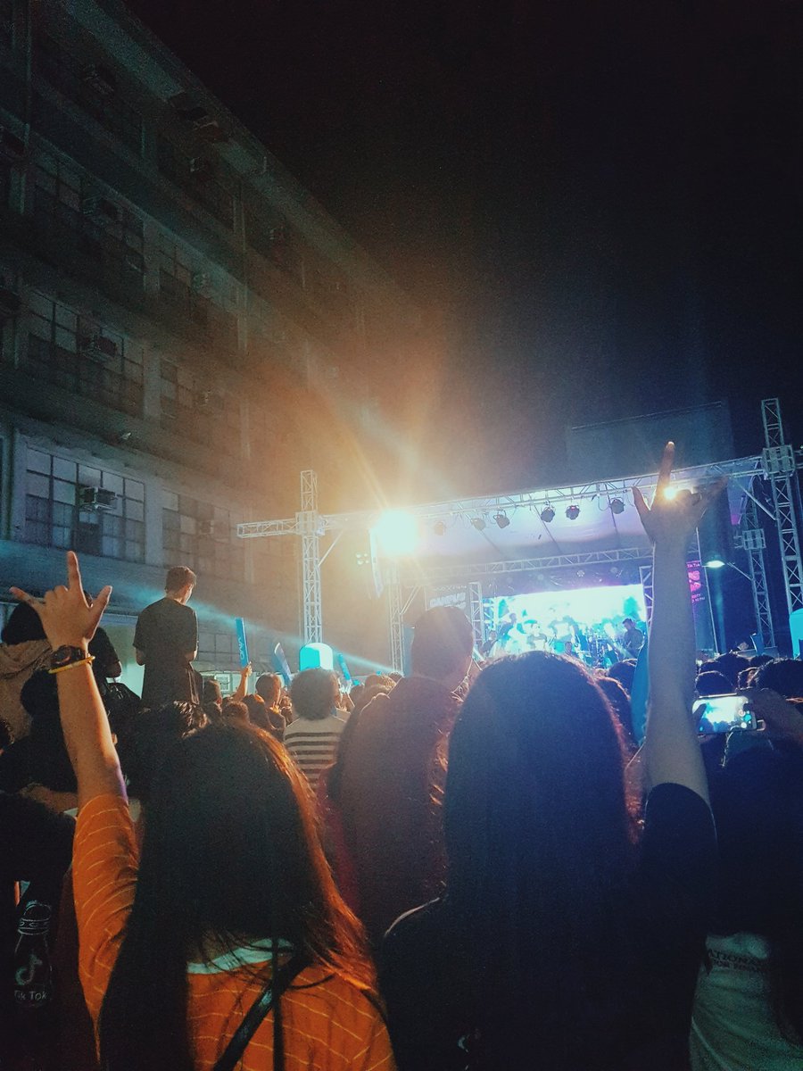Genetafrances's tweet photo. Solid na mga tao featuring, solid na mga banda, featuring solid na unibersidad. Maraming salamat sa hindi malilimutang gabi @HelloNUSG 🙌💙💛  #NUAugment2018  #NUweek2018 #NU118th https://t.co/TV5P7yyOGQ