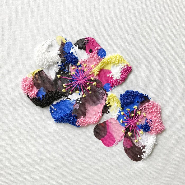 Love the embroidery illustration work of <a href="/maricormaricar/">maricormaricar</a>! Delicate and colourful, but "it’s a lot slower than some other mediums…" See the extract from Varoom 37 ht.ly/nibr30leVVL