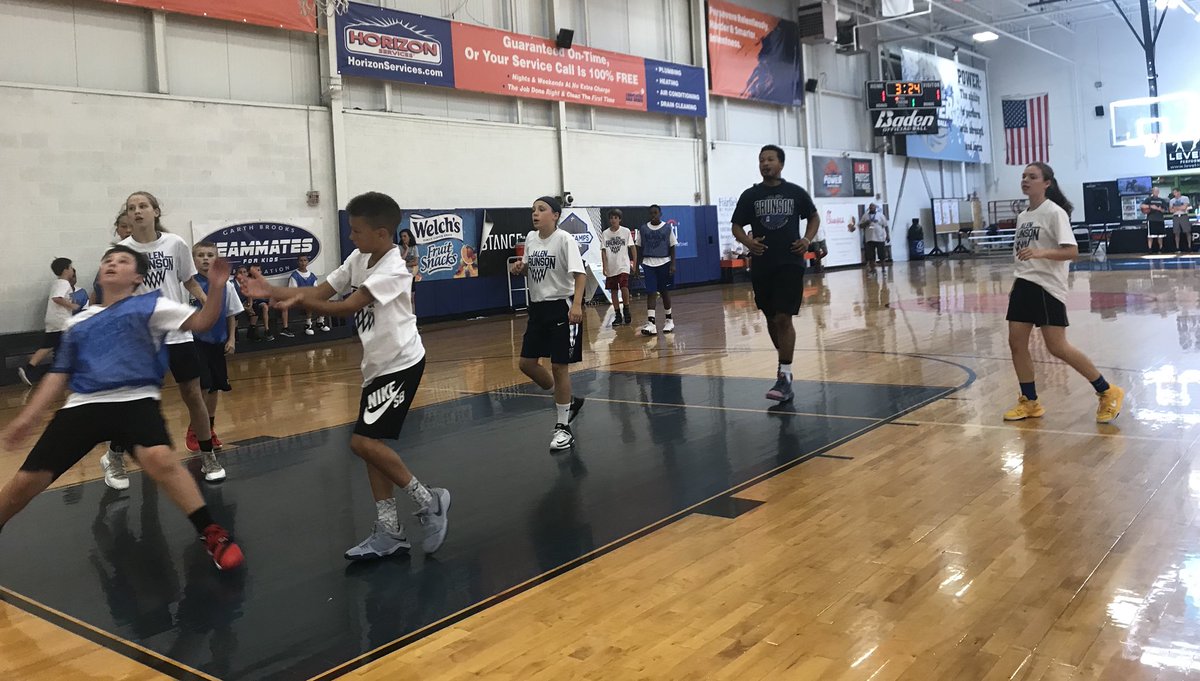 ShellyChmil's tweet photo. So impressed with this camp! @jalenbrunson1 has interacted with the kids the entire time! @CitiPrivatePass @ProCamps #CloserToPro #NovaNation https://t.co/2MHZTUYniJ