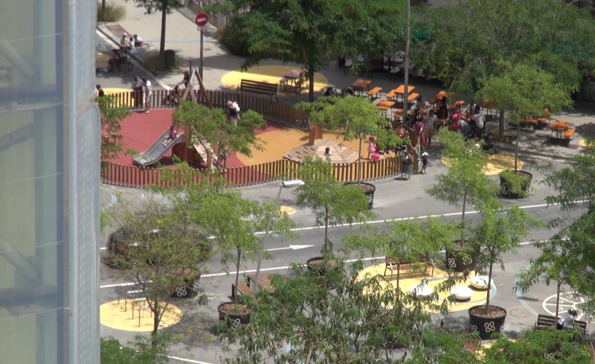 Streetfilms's tweet photo. Our much-anticipated look at Barcelona's Superblocks is coming on Tuesday. Here are a few quick screenshots of the @Streetfilms you will love. @SuperillaP9 @StreetsblogUSA @PPS_Placemaking @lloydalter @awalkerinLA @mslaurabliss https://t.co/NxukFXcwOK