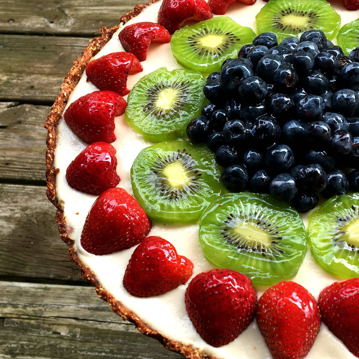 ThisThatKitchen's tweet photo. Recipe: The Anyone-Can-Make-It Vegan Tart 👉https://t.co/kdsCPiC6EF
.
#vegan #dairyfree #glutenfree #dessert #tart #sweets #vegandessert #summer #veganlife #veganrecipes #veganfood #nondairy #vegantart #summerdessert #fruit #gf #glutenfreedessert #veganism #veganbaking #baking https://t.co/yxAqMHyxgH