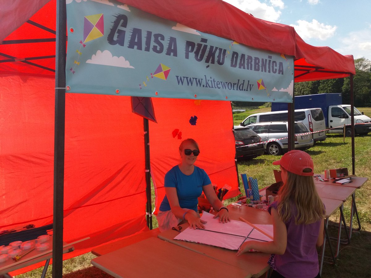 kiteworld_lv's tweet image. Šodien un rīt taisam pūķus festivālā @BauskaTASTE