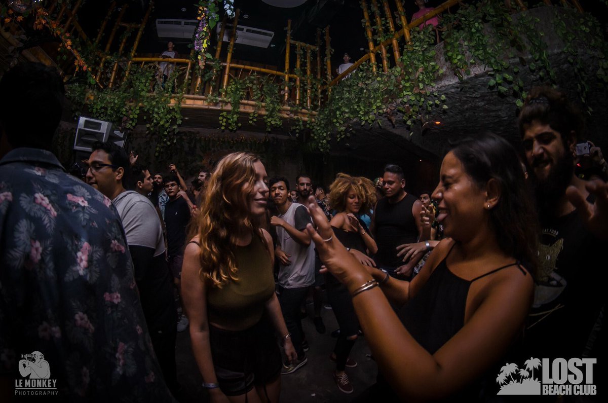 Sebas02663670's tweet photo. Que ganas de bailar, es muy frustrante vivir lejos de un buen club. Sobre todo si pasaste 3 meses yendo al mejor club del mundo. #godhelpmeout https://t.co/RCF0Xpezaf