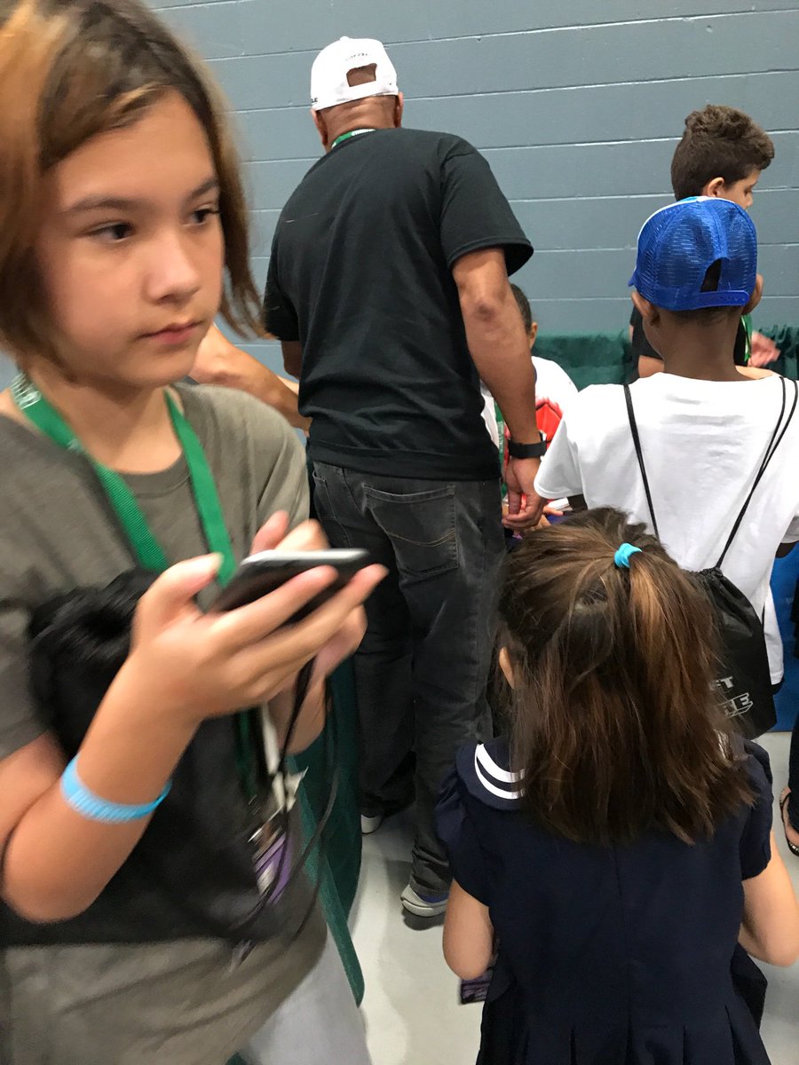 katiechen's tweet photo. #minefaire 

Turn around!!! https://t.co/ibuYx6fbMr