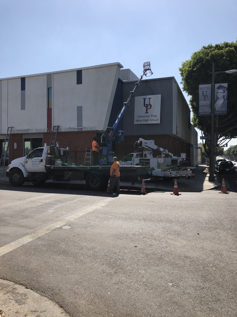 SLWSIGNPRO's tweet image. Installing new sign, fixing up old sign.