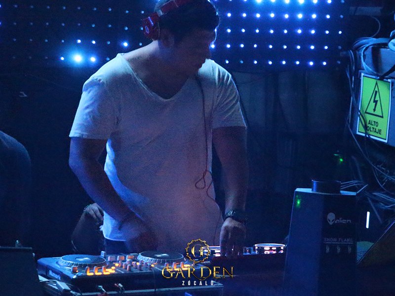 GardenZocalo's tweet photo. Las de ayer, #viernes de #perreo #intenso en el #GardenZocalo con el DJ DJ MGZA en el #BarrioAntiguo #Zocalo #Monterrey #Mty #FinDeSemana #PerreoIntenso #Reggaeton #Fun #Musica #Bailando #TodaLaNoche #CosasChingonas #Mexico #Mx #Mex #Twerk #Amigos https://t.co/upyNBJCSF5