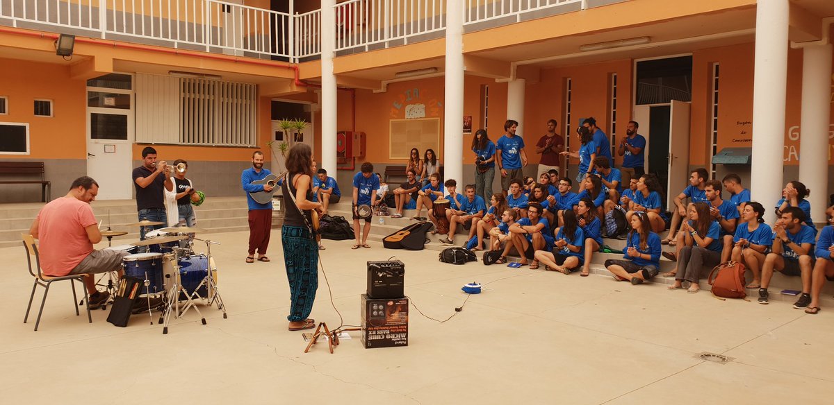 RUTAsieteULPGC's tweet photo. Taller de música con @Guineocolectivo Mirando el arte con otros ojos #rutasiete https://t.co/CBSEnnjBAp