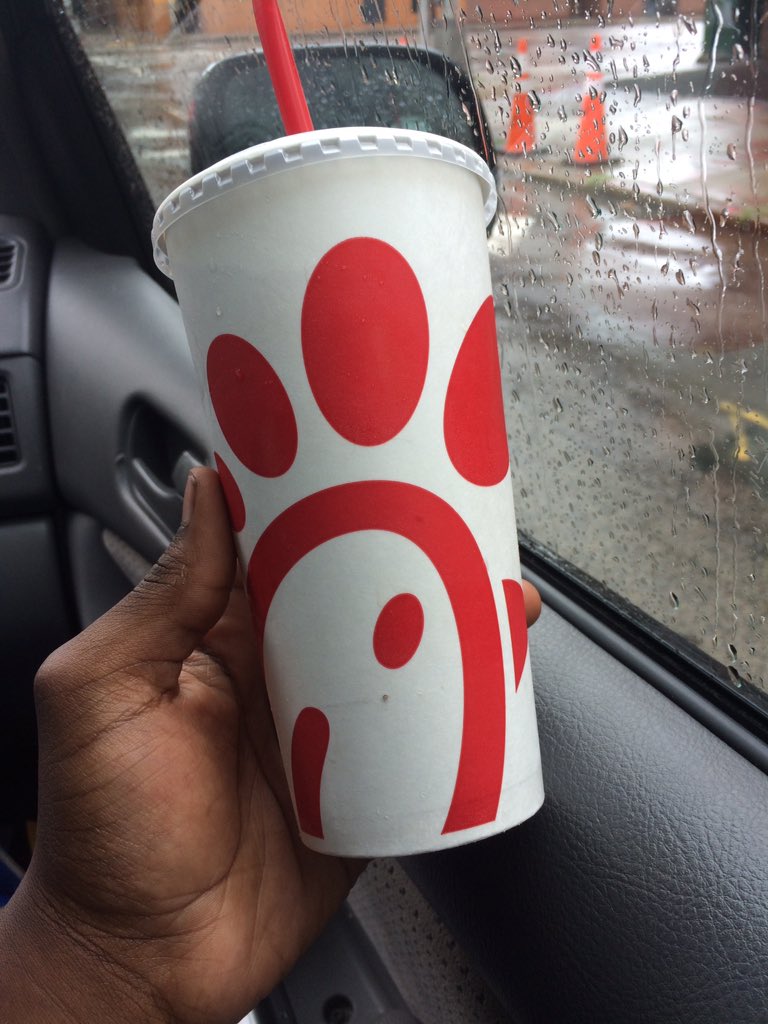 bono_langa's tweet photo. .@ChickfilA I loved your product so much I bought it twice ๐ดโช๏ธ๐. #chickFAlertwice #yget #back2backchicken https://t.co/IEuejlo5oZ