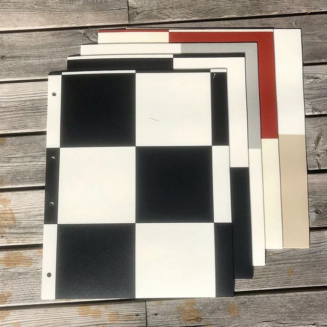 Friday_Studios's tweet image. Carpet samples perfect for the floor of the bunnyhutch. 
#carpet #plasticcarpet #carpetsamples finished!!! #doors #green #greenpaint #roof #corrugatedplastic #corrugatedplasticroof #korrugeradplast #paint #greenpaint #diybunnycage #diybunnyhutch #outdoor… ift.tt/2OHn9pm