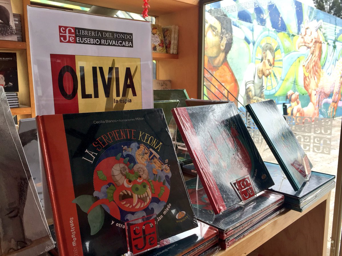 JoseCarreno's tweet image. Enfatizo un signicado final de la inauguración de esta #LibreríaEusebioRuvalcaba. Desde hoy esta zona del Oriente de la capital no sólo cuenta con una primera librería, sino que ésta se une a una cadena de 32 librerías del Fondo en México y a más de una decena de filiales.