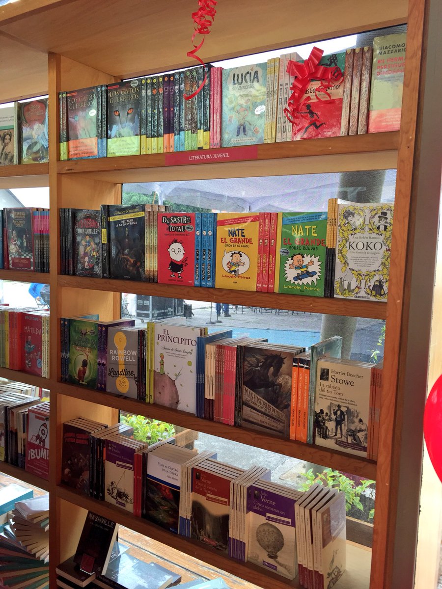 JoseCarreno's tweet image. Enfatizo un signicado final de la inauguración de esta #LibreríaEusebioRuvalcaba. Desde hoy esta zona del Oriente de la capital no sólo cuenta con una primera librería, sino que ésta se une a una cadena de 32 librerías del Fondo en México y a más de una decena de filiales.