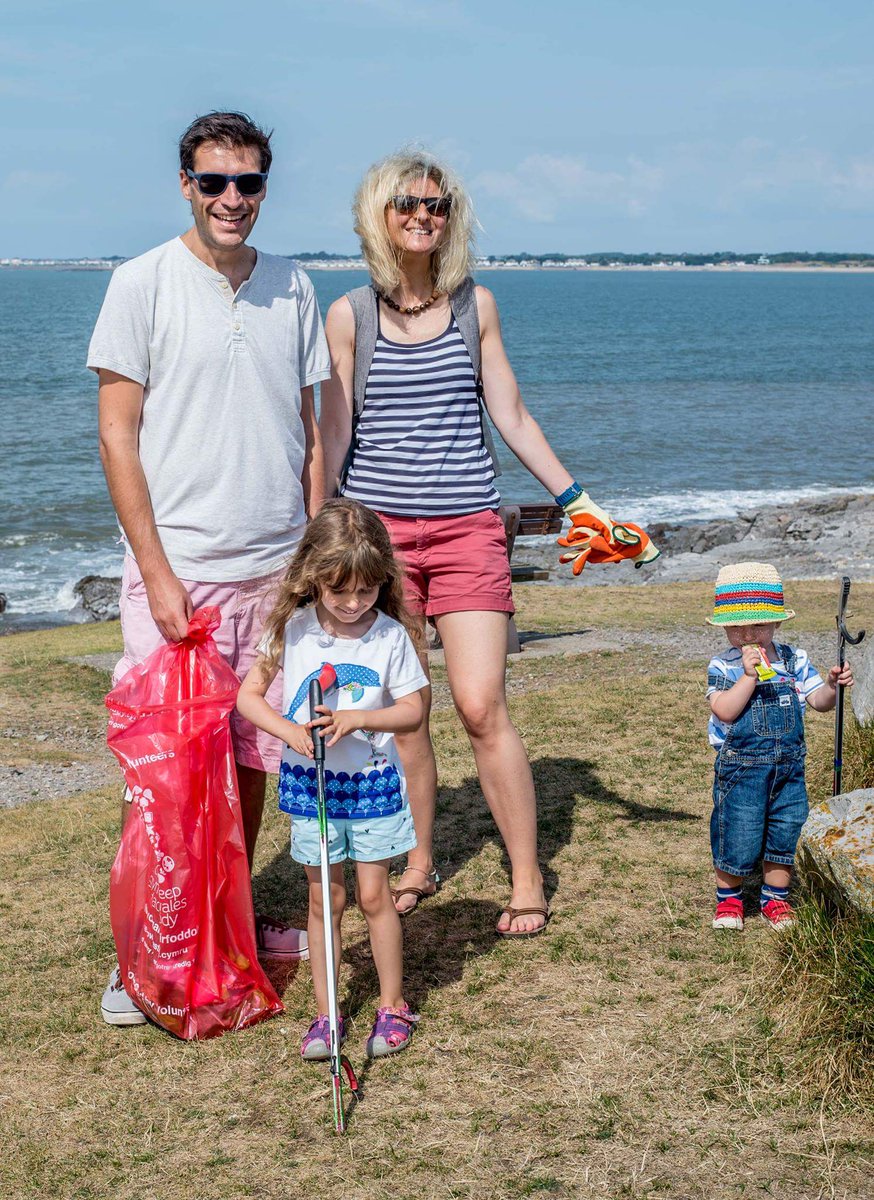 valecleanup's tweet photo. A MASSIVE thanks to the amazing volunteers who came to our beach clean event at Ogmore today. 101 volunteers! Approx 70 bags of litter! These are fantastic figures - you should all be VERY proud of yourselves!
@visitwales @sascampaigns @Keep_Wales_Tidy @WalesCoastUK #litterpick https://t.co/i6VODSoXX0