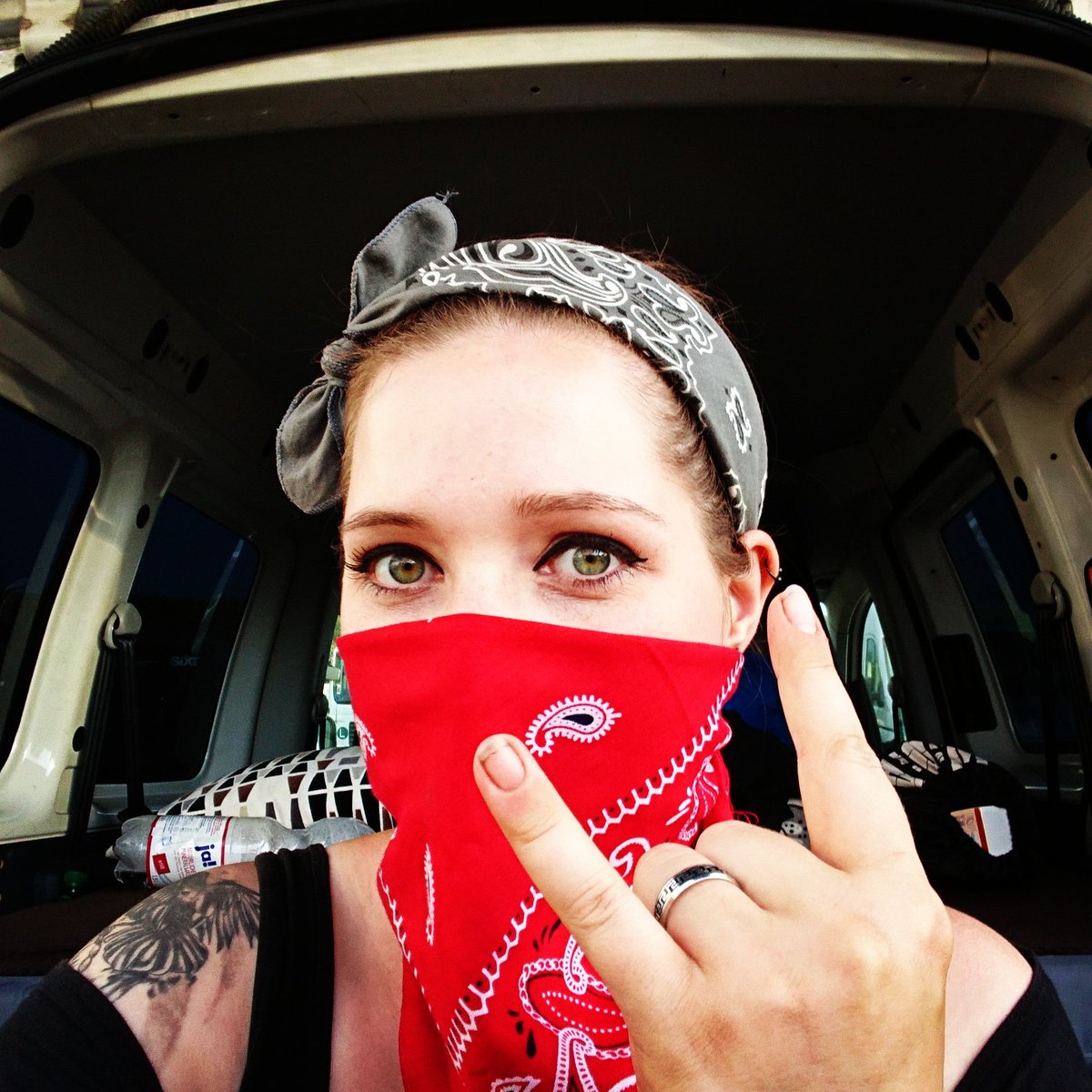 Zinari666's tweet photo. Wacken ist staubig 😂 #wacken #wackenopenair #margotsholzstübchen #staubig #dusty https://t.co/cLiLVujWlW