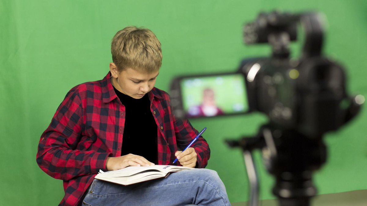 edutopia's tweet photo. A powerful video project helps students hone their storytelling skills—while also developing greater self-awareness and empathy for their classmates. https://t.co/O3iljZgGof https://t.co/xjItiBrkrg