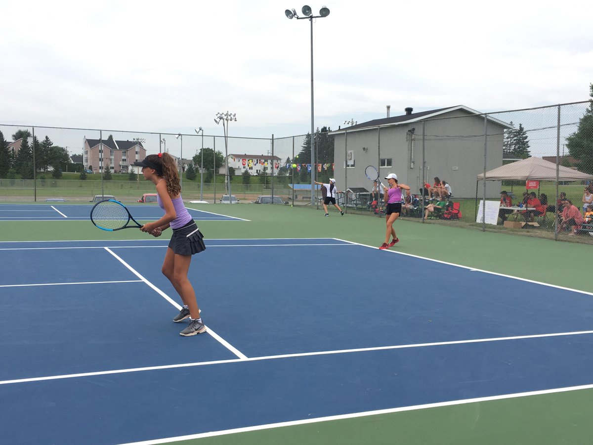 JDQsudouest's tweet photo. Au tennis par équipe, le Sud-Ouest s'incline 4-1 contre Chaudière-Appalaches. Nous terminons ainsi en 4e position du classement par équipes! Félicitations pour votre participation au match pour la médaille de bronze. #gosuo #gojdq https://t.co/zvZWWpnvcp