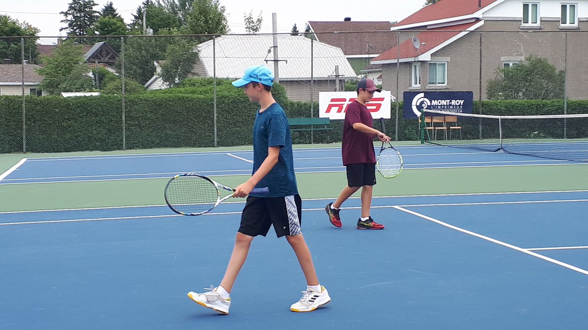JDQsudouest's tweet photo. Au tennis par équipe, le Sud-Ouest s'incline 4-1 contre Chaudière-Appalaches. Nous terminons ainsi en 4e position du classement par équipes! Félicitations pour votre participation au match pour la médaille de bronze. #gosuo #gojdq https://t.co/zvZWWpnvcp