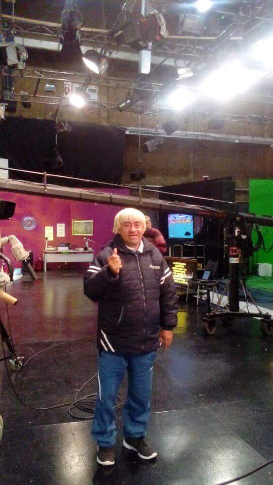 HELENSLADIVA's tweet photo. #PeligroSinCodificar SALUDOS DESDE SANTIAGO DEL ESTERO!!! ESPERANDO A NUESTRO ARTISTA SANTIAGUEÑO COOO EL GUARACHERO UN PINTORESCO JOVEN QUE NOS ALEGRA EL DÍA CUANDO TE LO CRUZAS EN EL CENTRO DE LA CIUDAD...❤👏👏👏👏👏👏👏👏👏👏 https://t.co/2v0tmaTQfZ