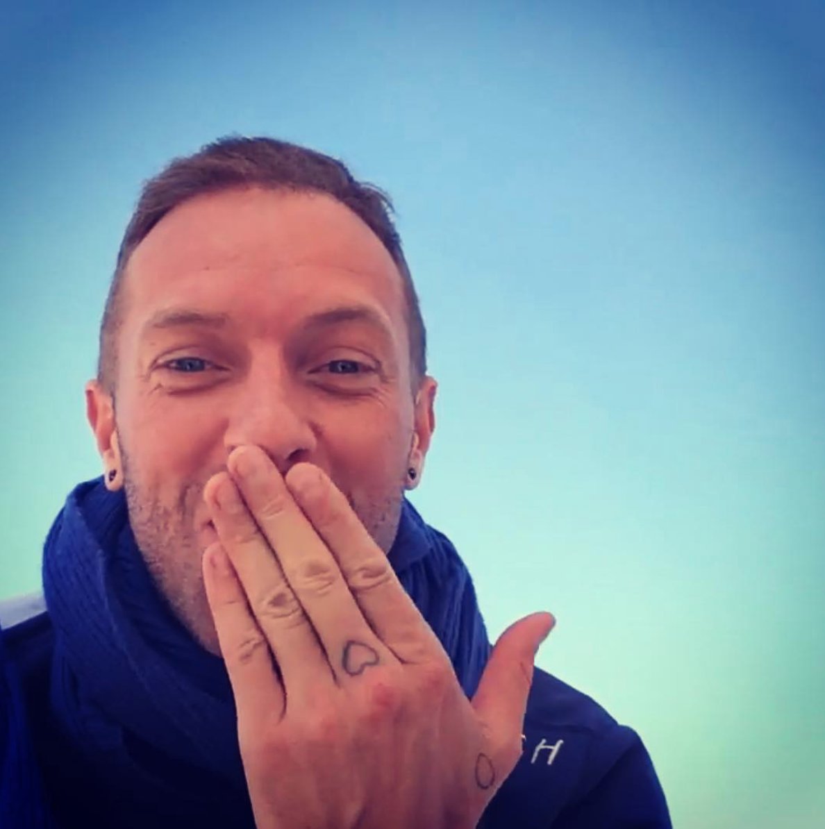 coldplaysphotos's tweet photo. 😘😍 https://t.co/0HKc2ldeV2