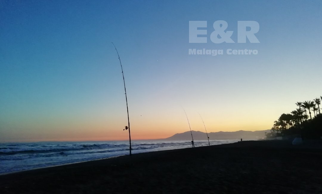 Tarde de pesca.... Tarde para todo.... #Málaga