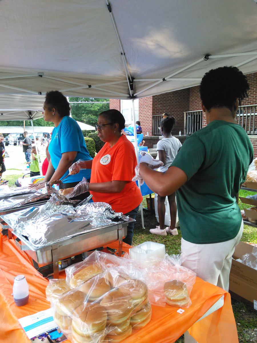 RdciChildrenMin's tweet photo. It was a success!  The 2018 Back to School Bash was fully loaded with food, fun, face painting and school supply giveaways!  Thank you to everyone who made today GREAT!  #2018B2SB 🎉📚🎒 https://t.co/CpMKVCPrvl